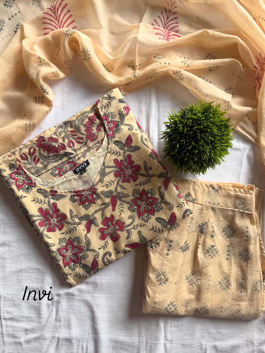 Vintage Floral Beige Cotton Suit Set-PI : ICS00083