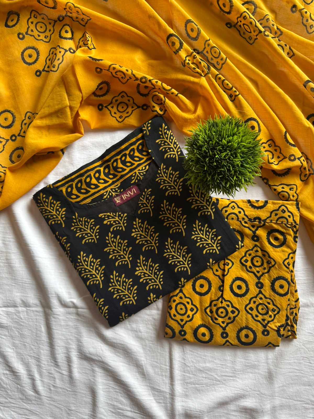 Golden Leaf Cotton Set-PI : ICS00100